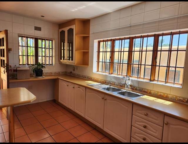 3 BEDROOM PROPERTY TO RENT IN KENSINGTON